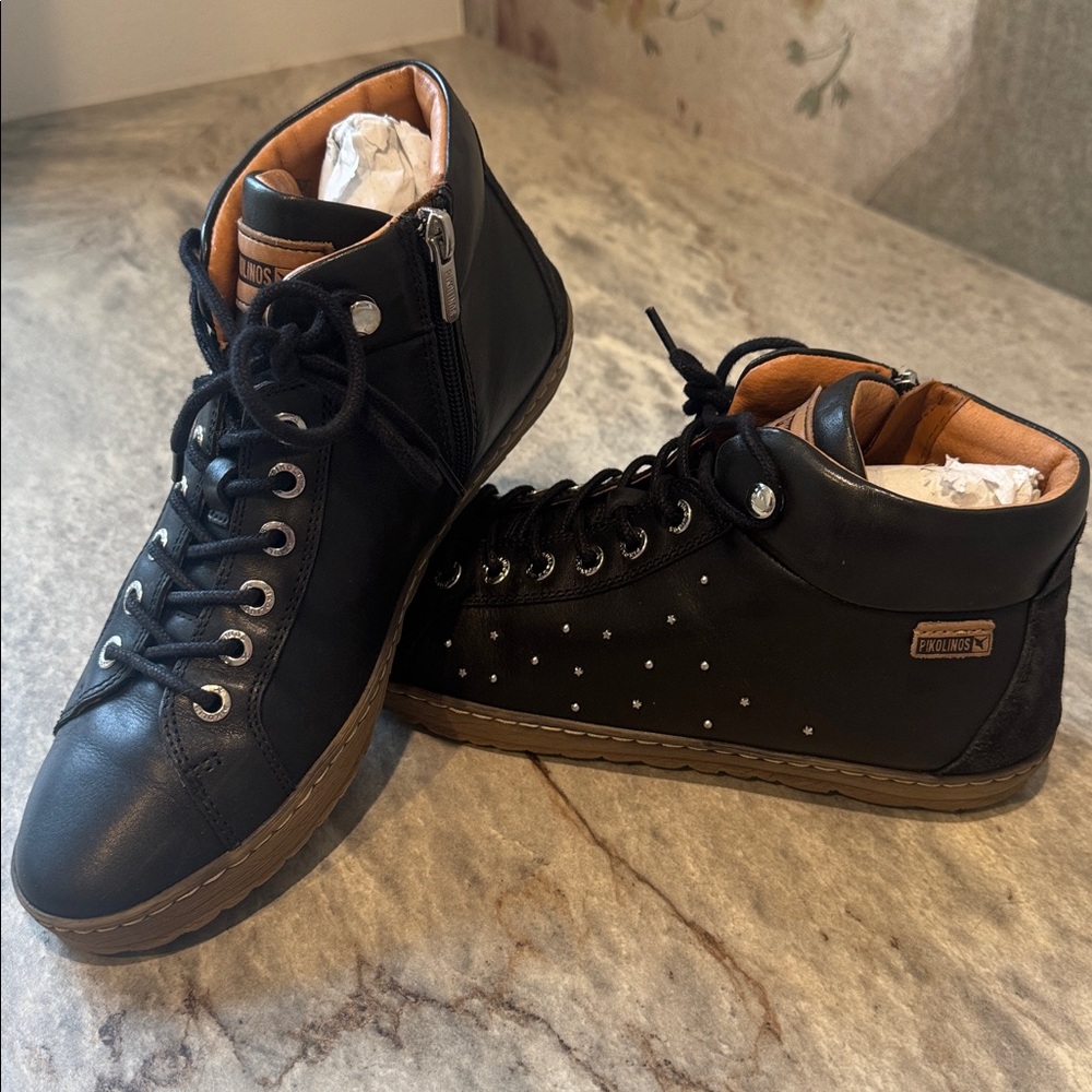 Pikalinos Black High-Top Leather Sneakers with Studs